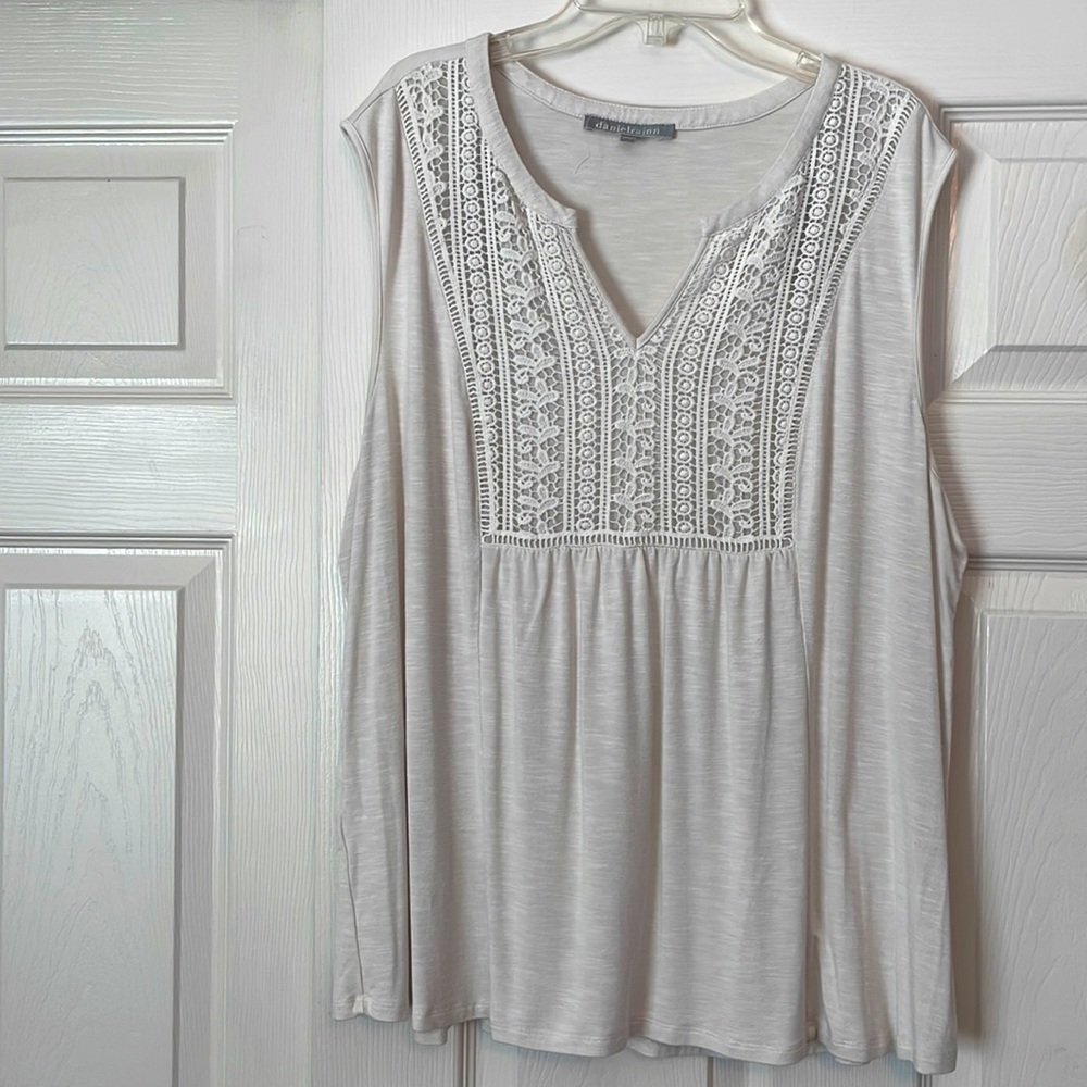 Danielrainn sleeveless white top, xxl